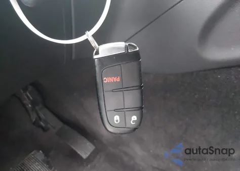 2015 Jeep Grand Cherokee Laredo z USA, uszkodzony, nr VIN 1C4RJFAG0FC165136